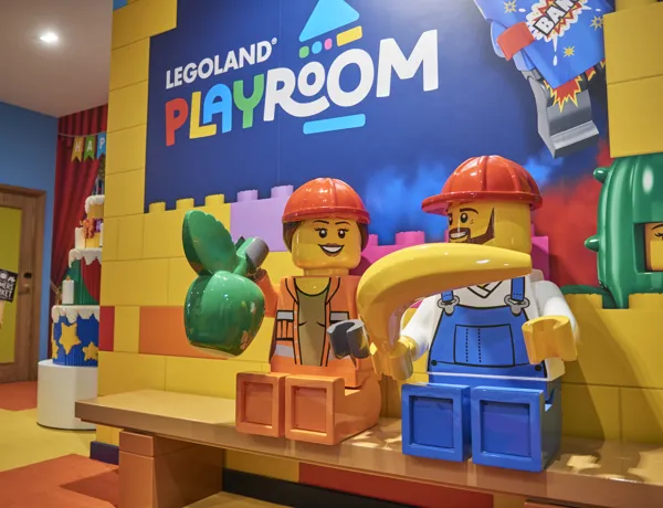 Models of Minifigures and entrance sign in the LEGOLAND Playroom