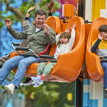 Family enjoying Fire & Ice Freefall in LEGO MYTHICA