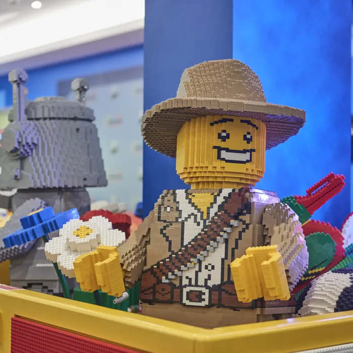 Model of robot and explorer in the LEGOLAND Playroom
