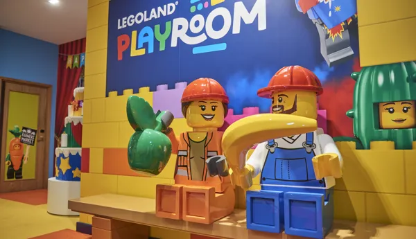 Models of Minifigures and entrance sign in the LEGOLAND Playroom
