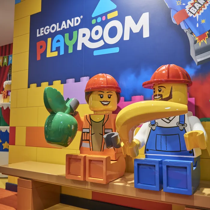 Models of Minifigures and entrance sign in the LEGOLAND Playroom