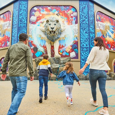 Family walking towards Maximus at Flight of the Sky Lion in LEGO MYTHICA