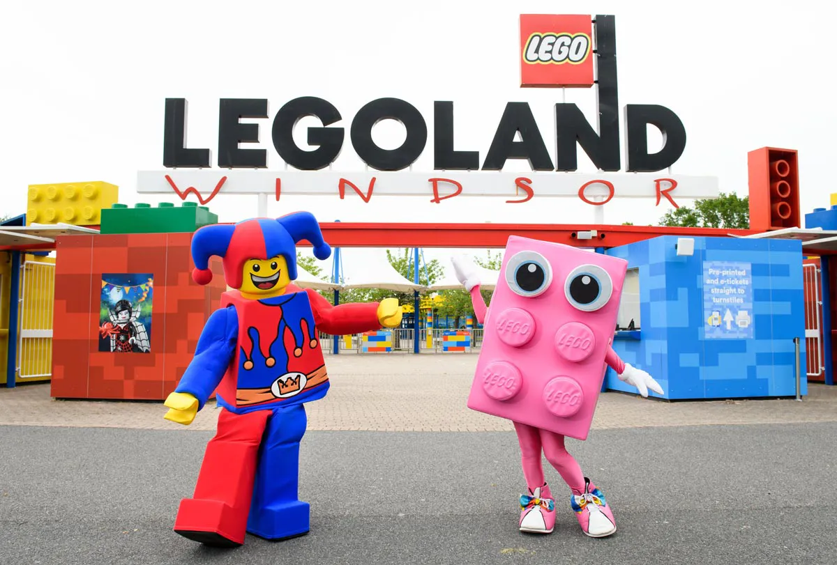 Jester and Pink Brick outside the entrance of LEGOLAND Windsor Resort