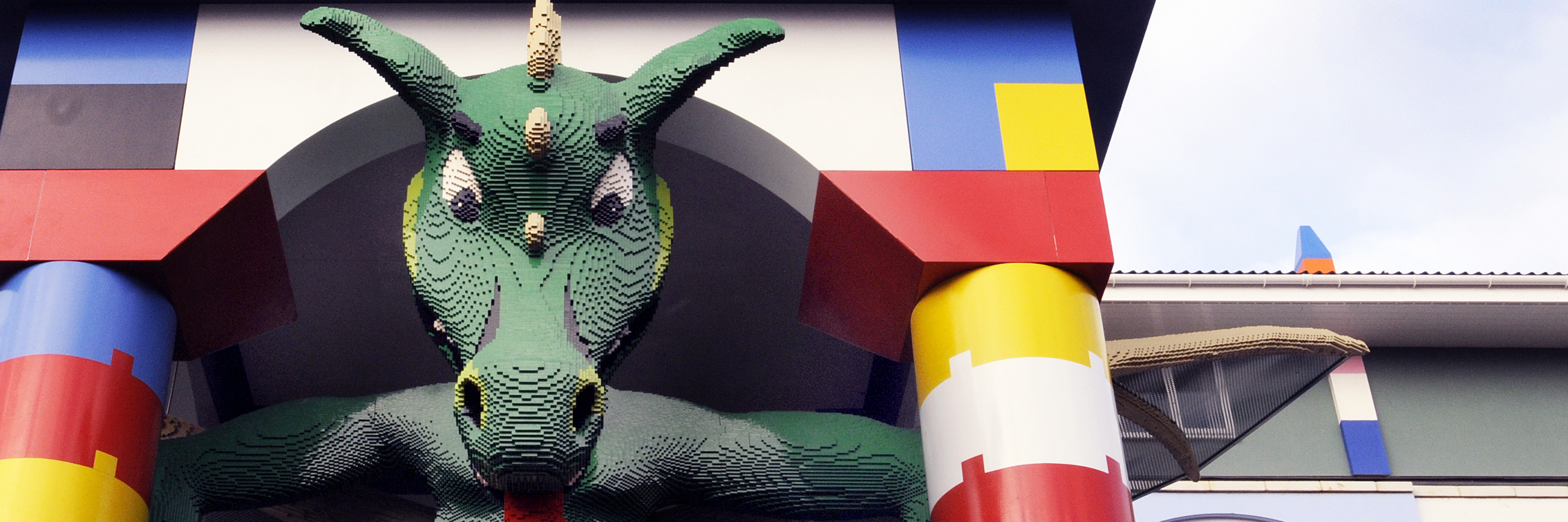LEGO Dragon guarding the enterance of the LEGOLAND Resort Hotel