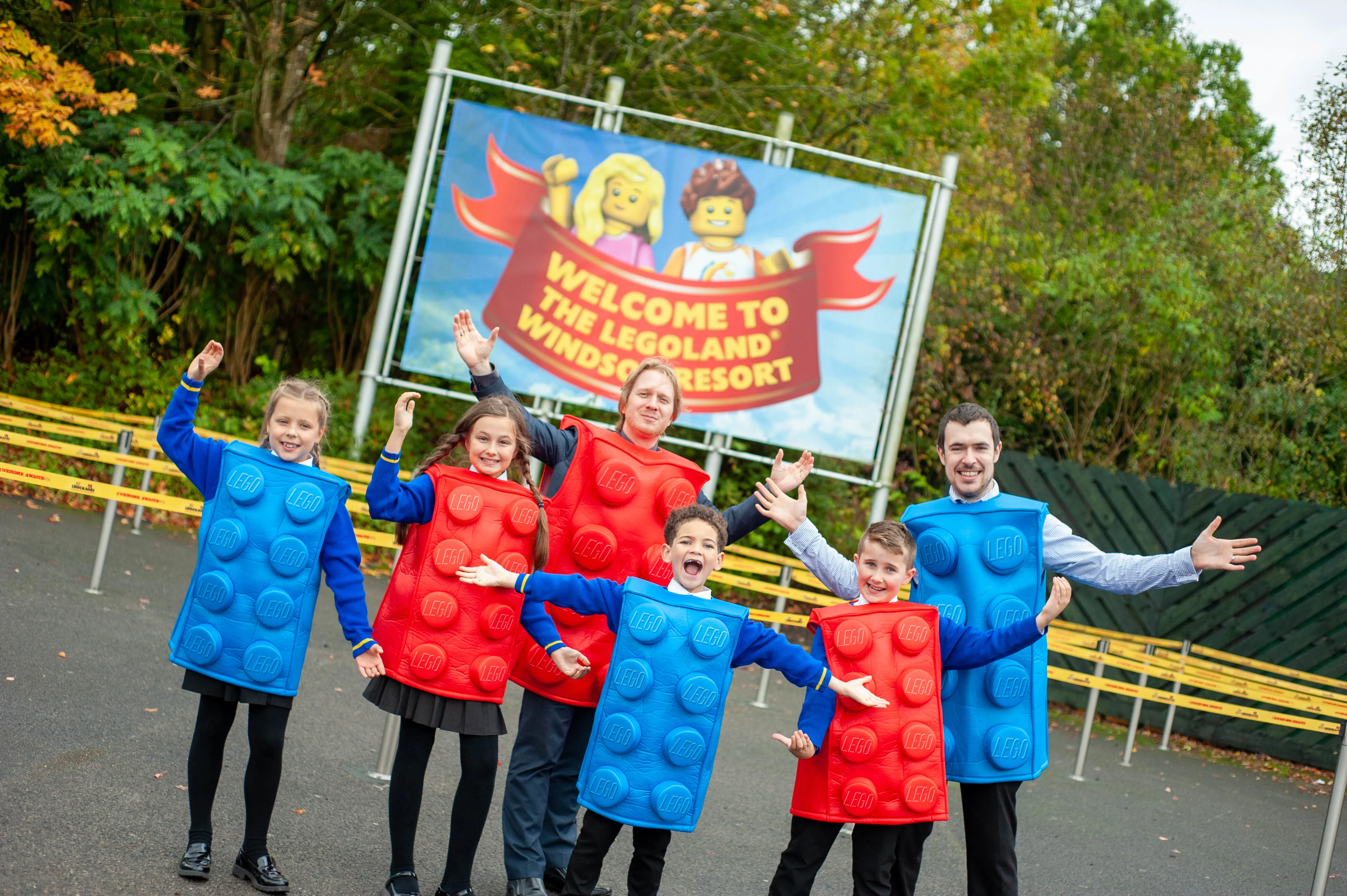 School Group at the entrance of the LEGOLAND Windsor Resort