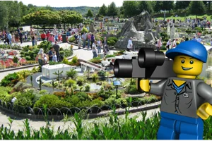 Miniland with Cameraman minifigure