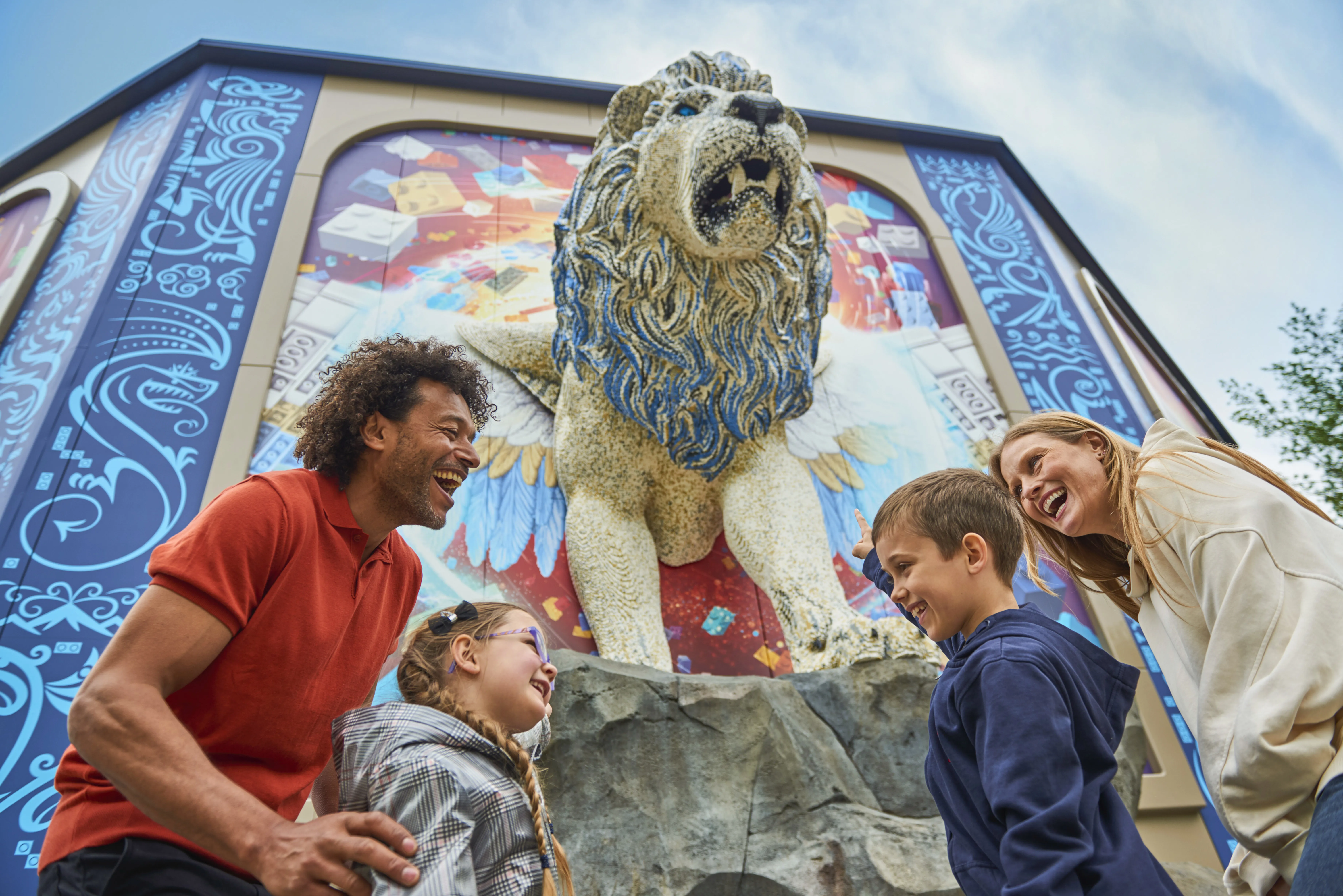 Family looking at Maximus at Flight of the Sky Lion in LEGO MYTHICA