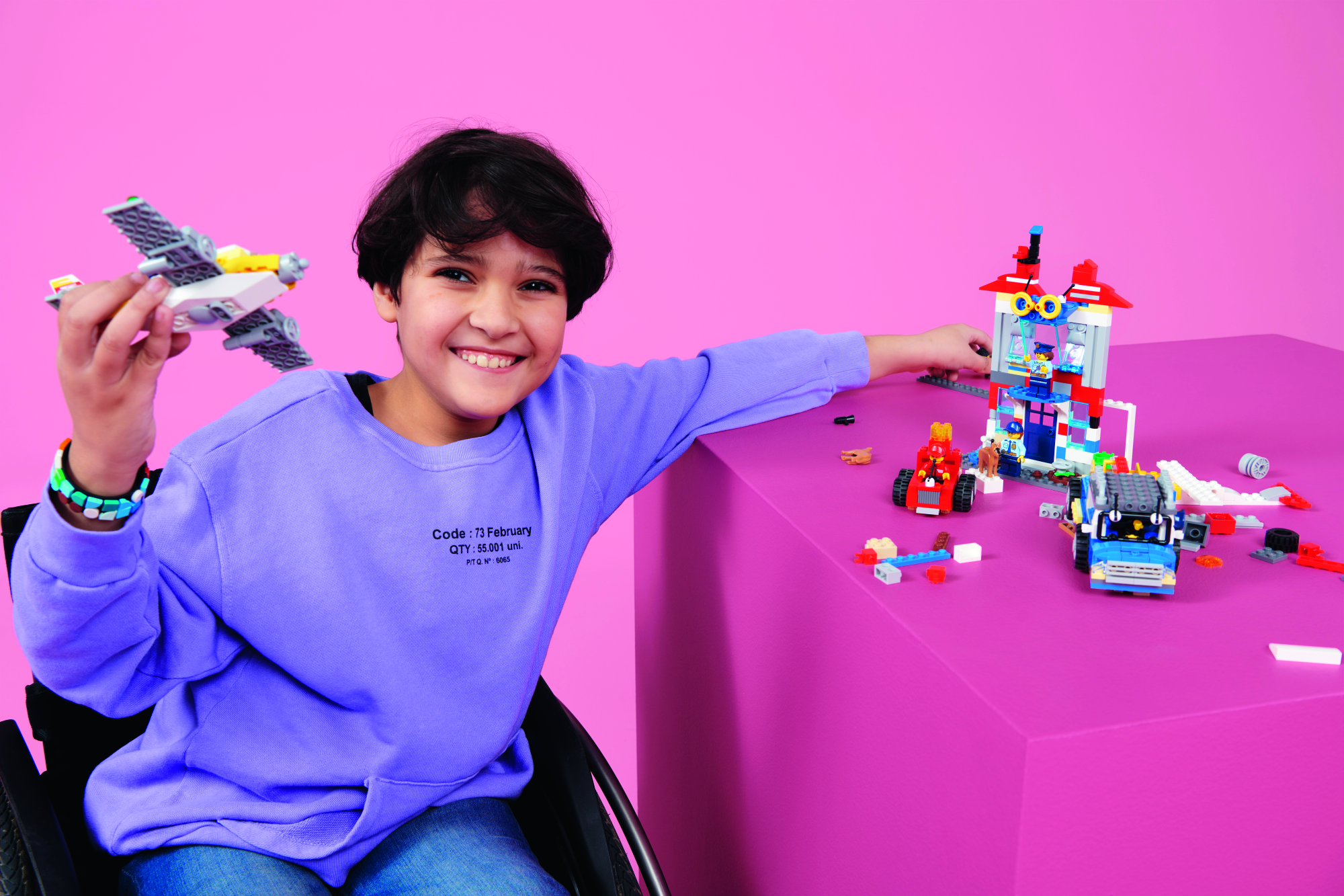 Child playing with LEGO® - Rebuild the World at PLANET LEGOLAND®