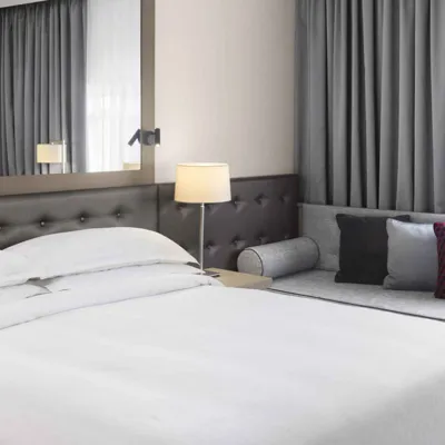 Sheraton Heathrow Queen Room 16 9
