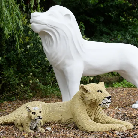 LEGOLAND Joins The Lions Of Windsor 2019 Pride - LEGO lions