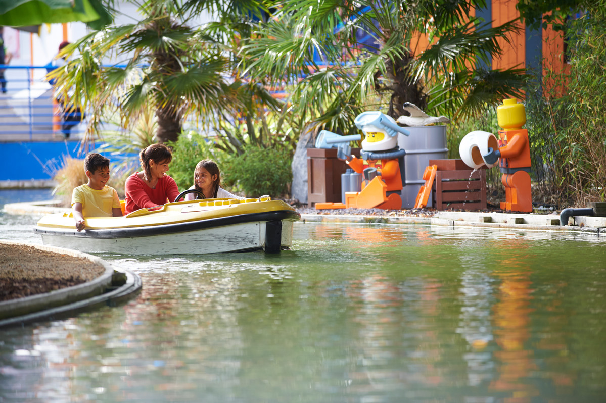Family in boat at Coastguard HQ at the LEGOLAND Windsor Resort