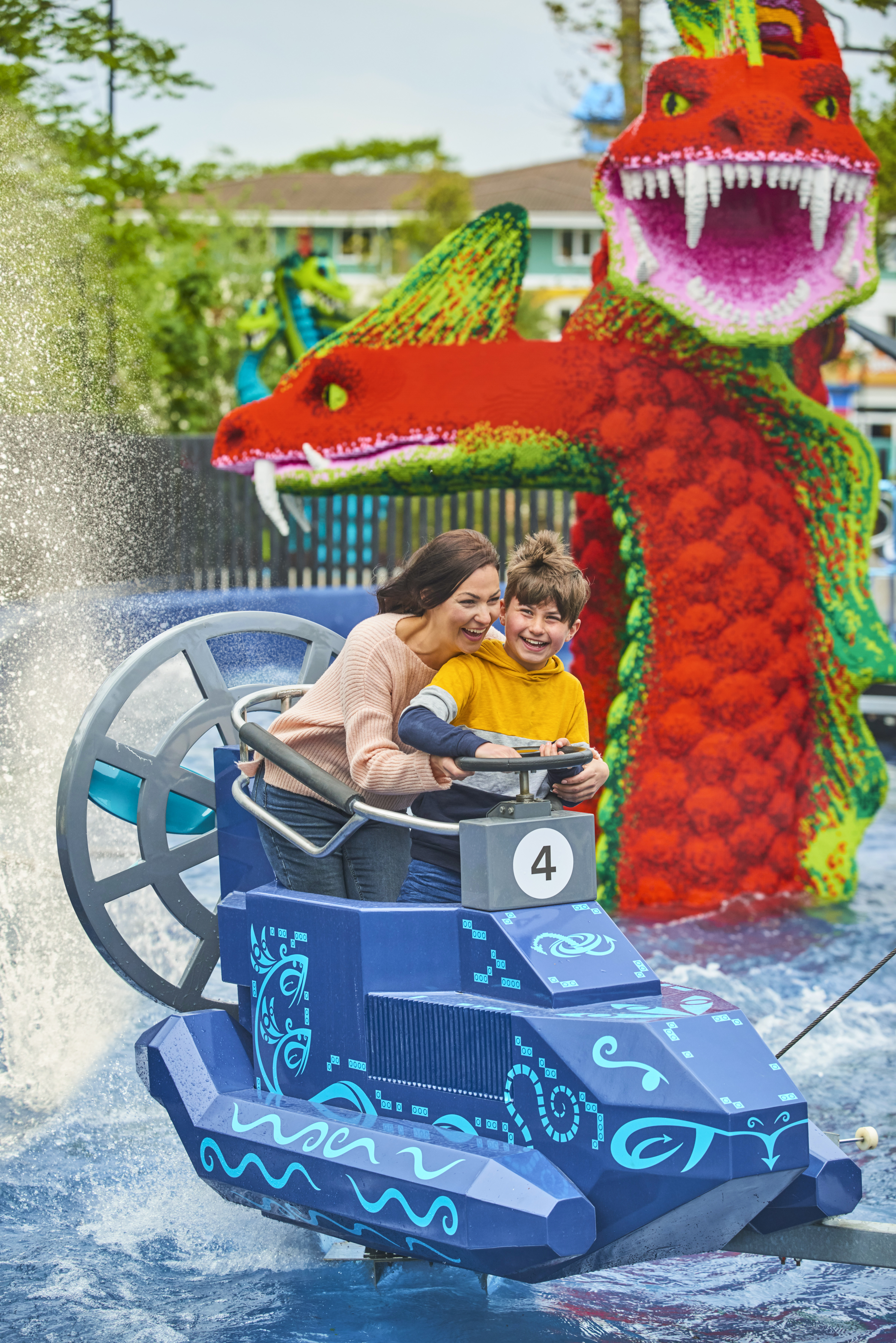 Adult & child getting splashed on Hydra's Challenge in LEGO MYTHICA