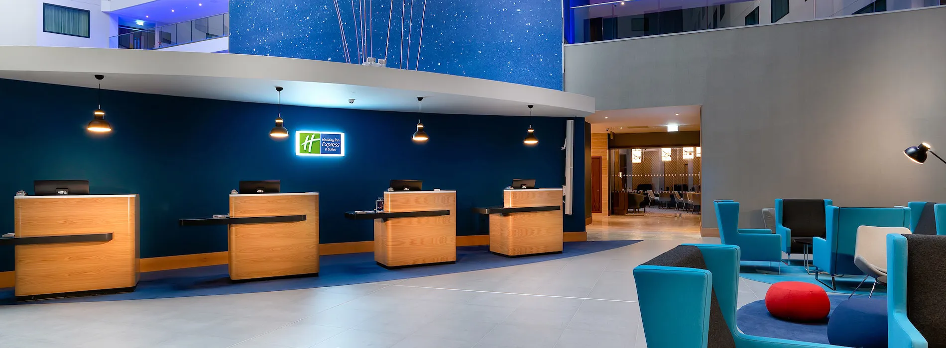 Holiday Inn Express T4 Reception2