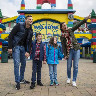 Family walking to the Theme Park from the LEGOLAND Resort Hotel
