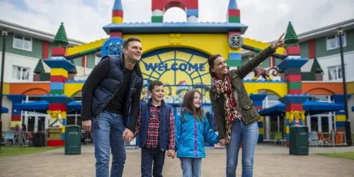 Family walking to the Theme Park from the LEGOLAND Resort Hotel
