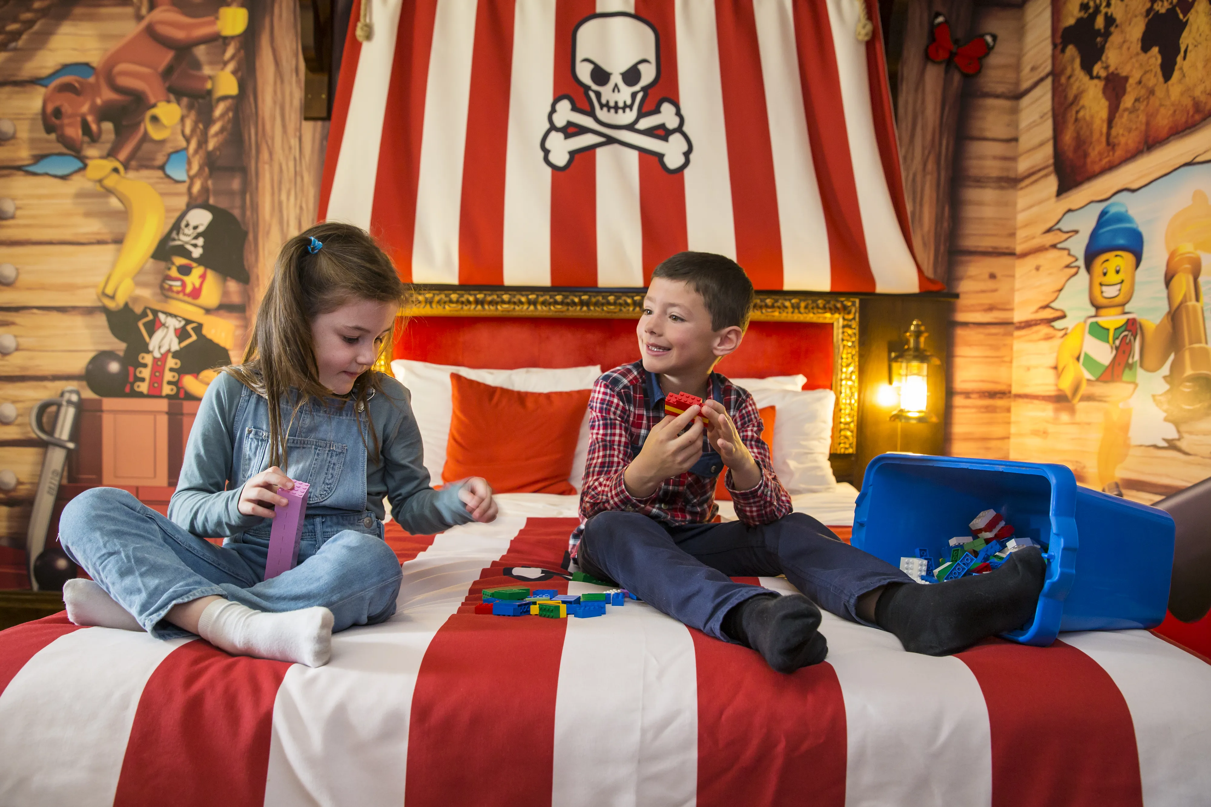 Children building LEGO on a bed in Pirate Room at LEGOLAND Resort Hotel