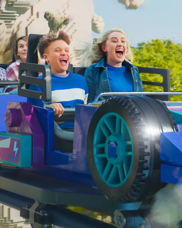 Family enjoying Minifigure Speedway Rollercoaster with 