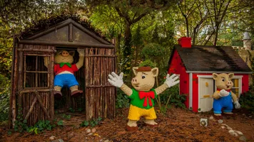 3 Little Pigs in Fairy Tale Brook at the LEGOLAND Windsor Resort