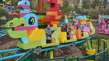 Families riding DUPLO® Dino Coaster at the LEGOLAND® Windsor Resort