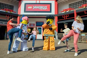 Meet your favourite LEGO NINJAGO Characters at LEGOLAND Windsor - Arin and Sora from LEGO NINJAGO teaching parents and 2 children how to be a ninja