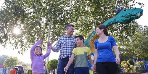 Family next to Dinosaur models in The Beginning of the LEGOLAND Windsor Resort