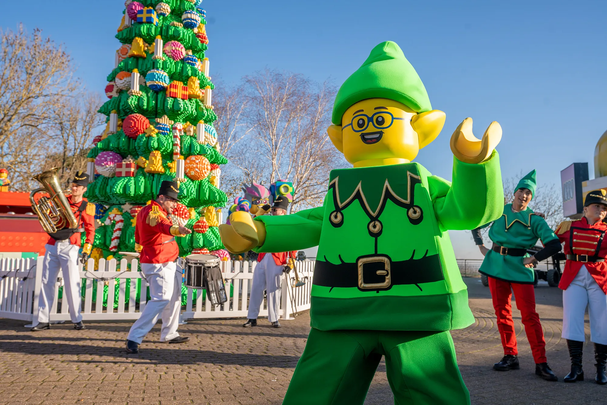 Elf Frode And Marching Band