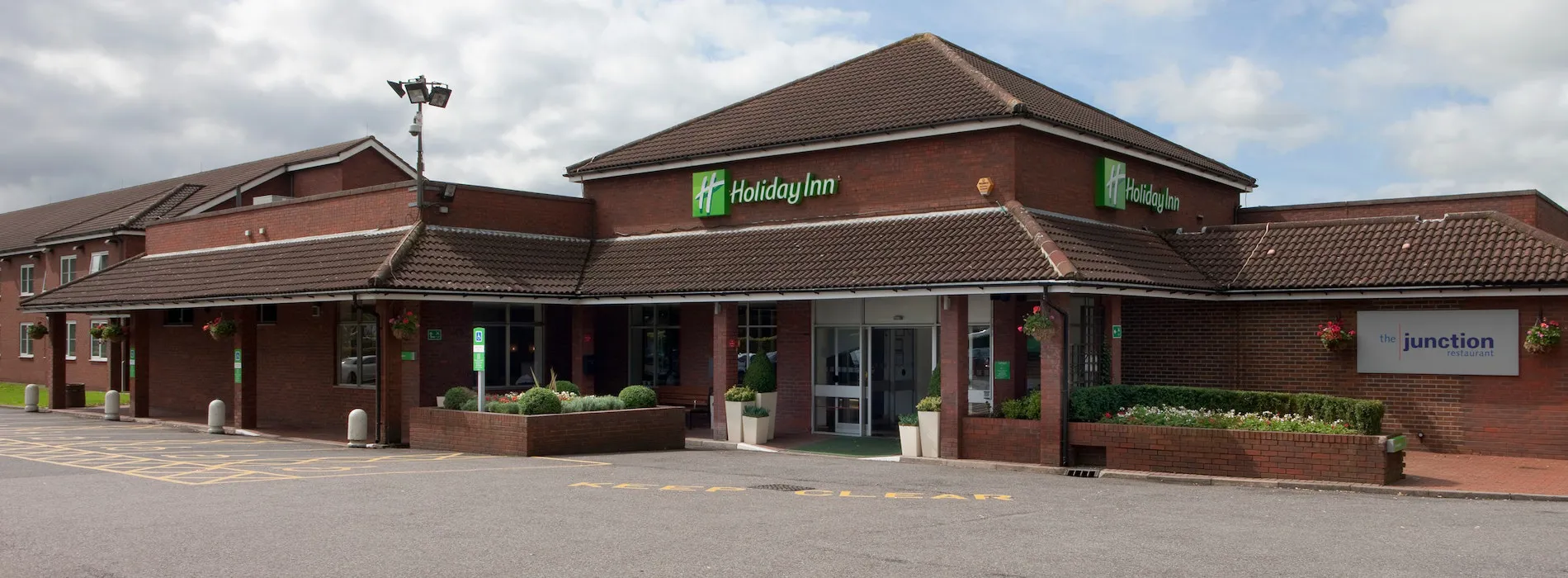 Holiday Inn High Wycombe Exterior1