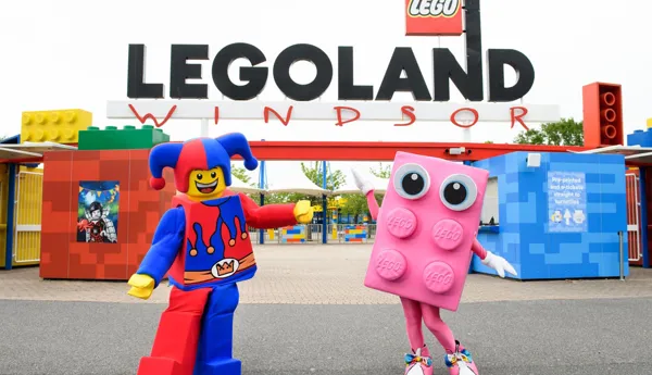 Jester and Pink Brick outside the entrance of LEGOLAND Windsor Resort