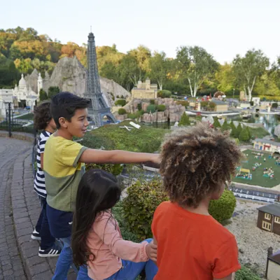 Kids looking at LEGO models in Miniland at LEGOLAND Windsor Resort